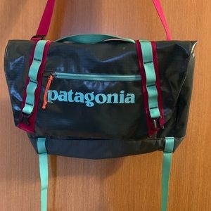 Patagonia Black Hole Messenger Bag 12L